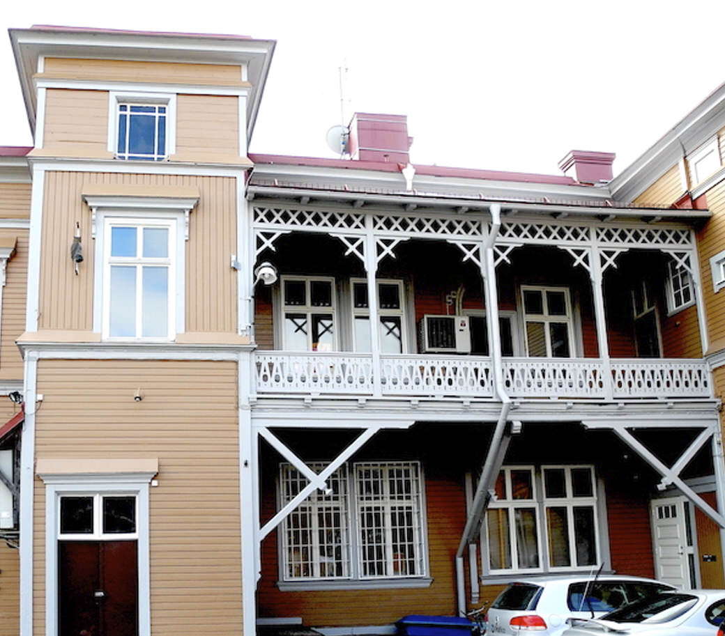 Veranda mot gård i kvarteret Audumbla, Sveagatan-Kungsgatan. E O Mångberg, 1900. 